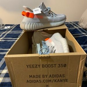 Yeezy Boost 350 V2